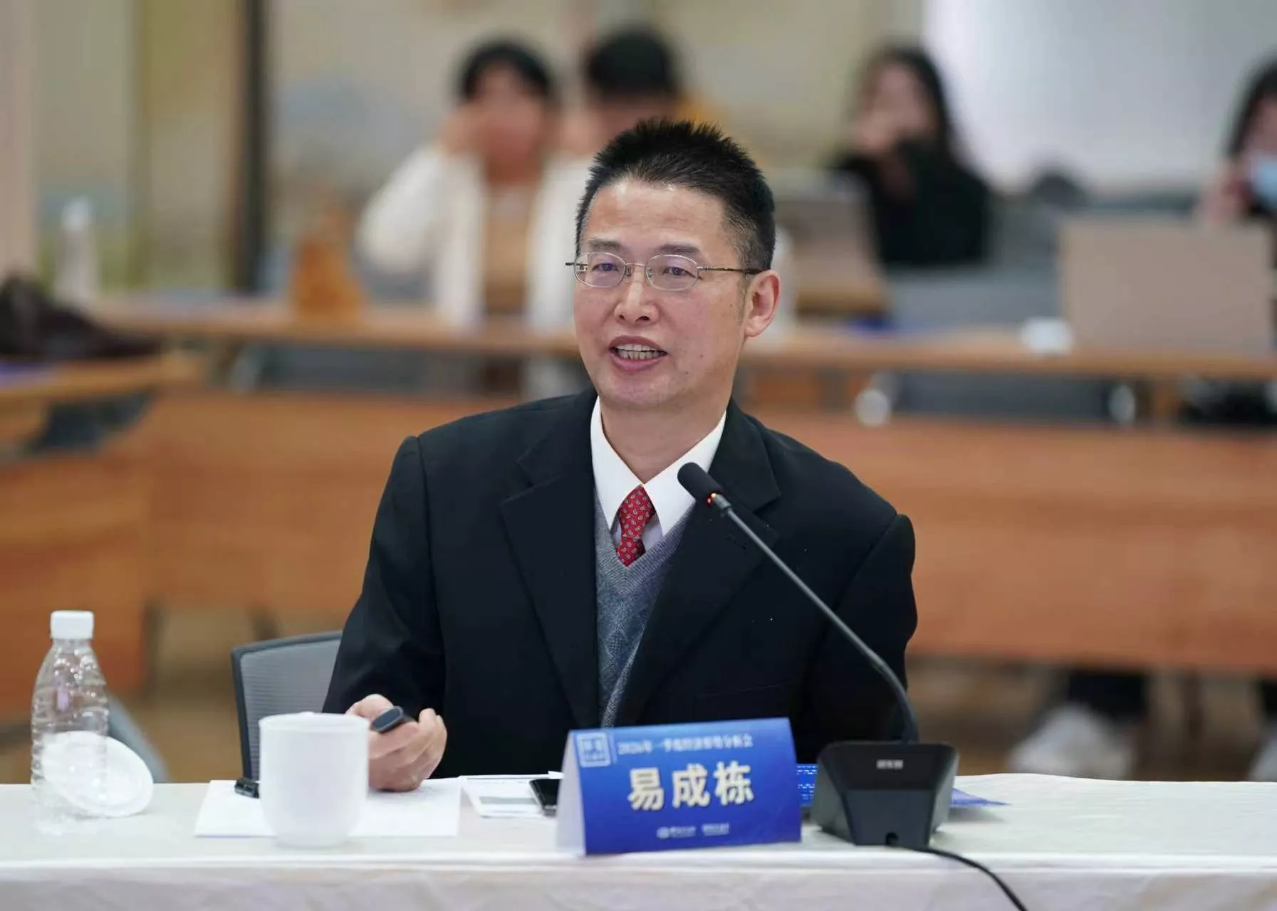 易成栋：房地产市场进入新阶段 需继续出台政策激活需求、优化供给