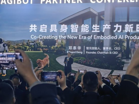 智元董事长邓泰华：2026 年为“部署态”元年，产业进入生产力落地新阶段