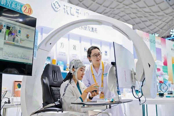 花西子感官研究智能体首秀消博会 引领中国美妆AI科技应用