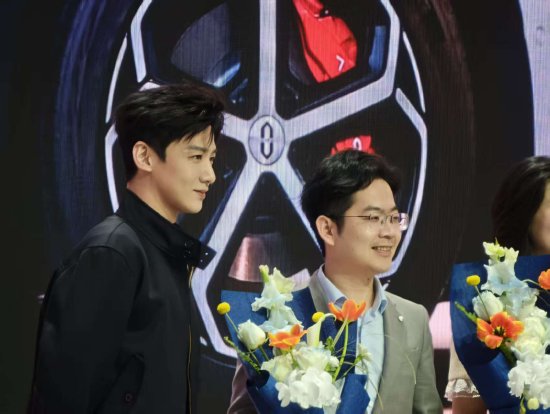 白敬亭透露近况：刚在上海进组，已开始拍摄新剧