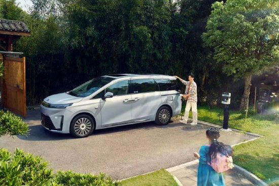 全新一代传祺向往E8 PHEV首发亮相，百公里亏电油耗3.98L