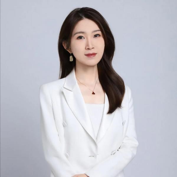 即便是专业机构，也面临市场波动放大带来的组合管理挑战。在方玉冰看来，当下市场的核心矛盾，可能早已不是“如何赚更高收益”，而是“如何控制波动、守住回撤、让持有人真