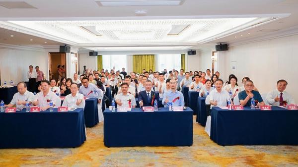 华厦眼科落子南宁两周年：近视基因检测新品正式发布 区域医疗新基建提速