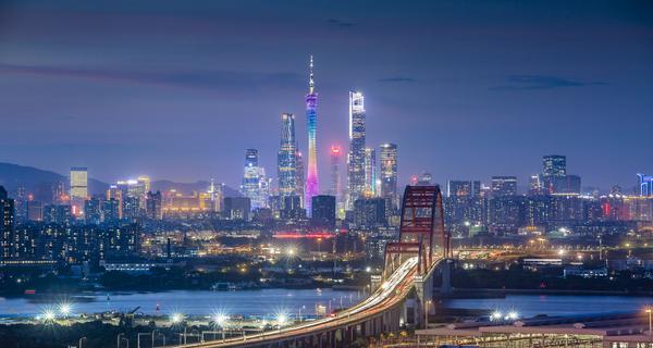 全业态筑底，打造广交会“一站式服务标杆” 为做好中国与世界经贸往来的“超级联系人”，越秀商管以广交会为锚点，整合旗下全业态资源，在广交会展馆D区打造“悦聚·欢迎