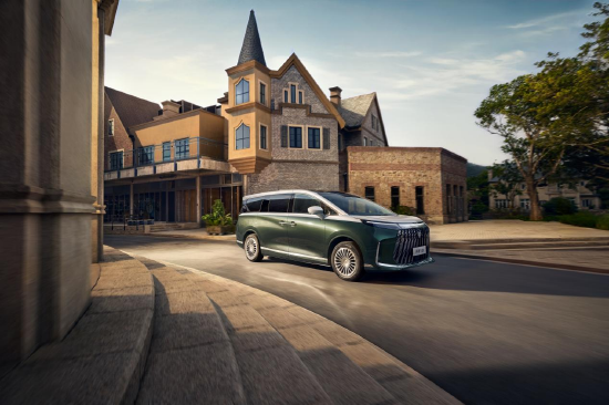 极狐问道V9预售补贴价21.99万起，北汽张建勇：北汽造车不卷价格卷价值