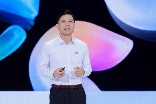 李彦宏：智能体时代，企业该更多授权更少管控，更快对齐更少层级